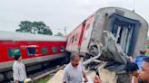 Railway traffic yet to be restored after more than 30 hours since Howrah-Mumbai Mail derailed
