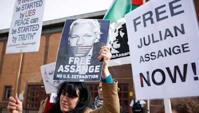 WikiLeaks founder Julian Assange published U.S. secrets as a journalist. He's no criminal.