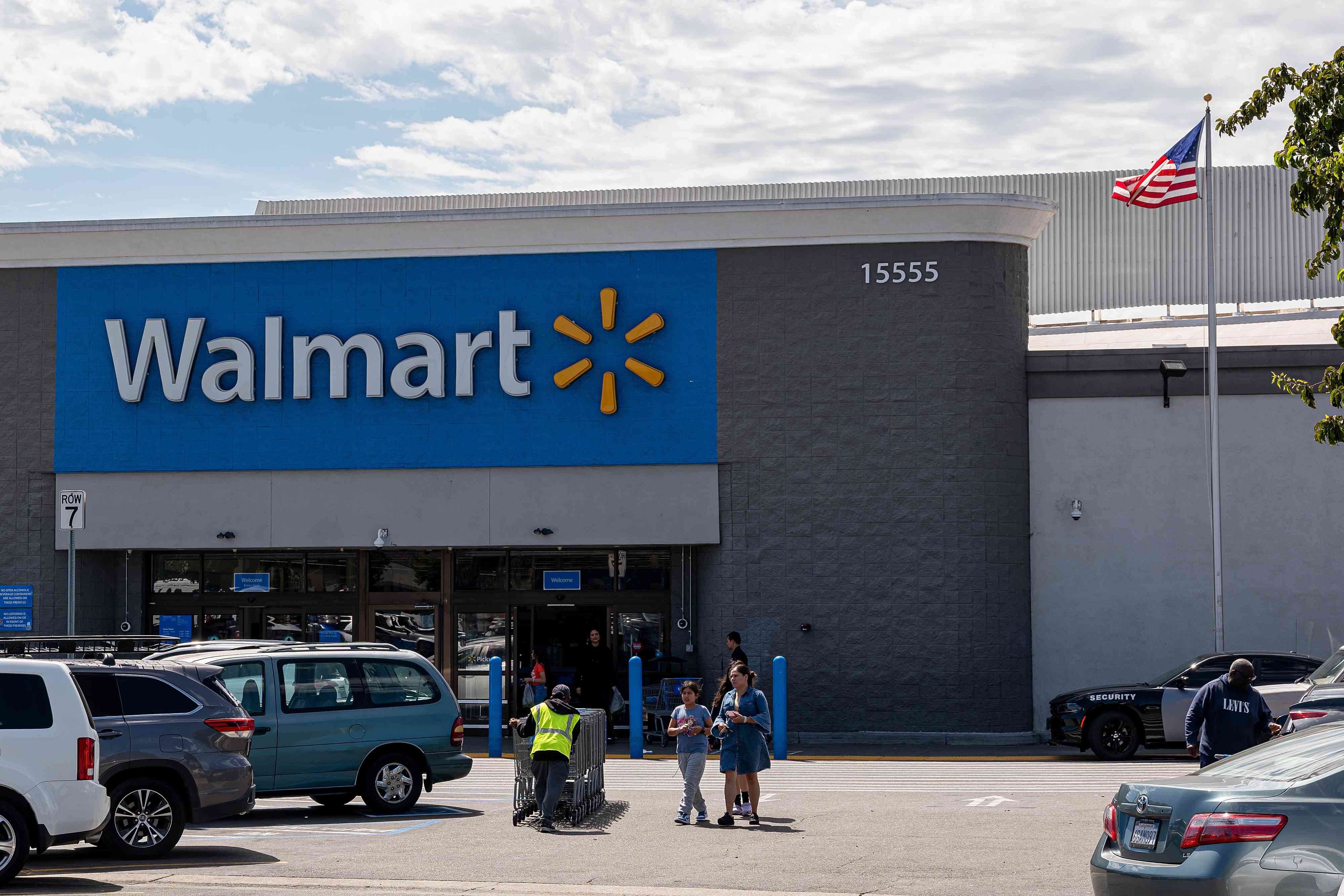How Walmart Can Benefit From AI and Automation
