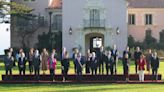 Presidente Boric realiza tradicional foto oficial en Cerro Castillo junto a sus ministros
