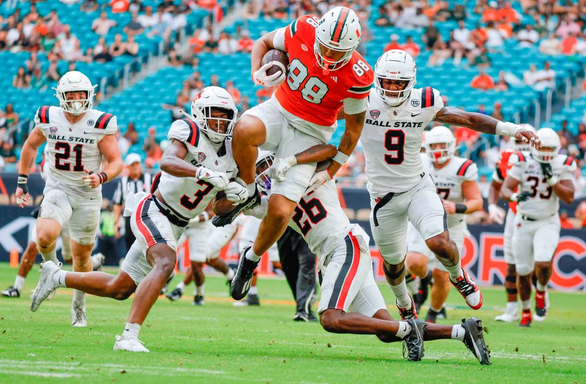 Miami Hurricanes tight ends, a ‘dynamic group,’ putting up results early