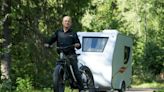 電動自行車就能拖著走的露營車！配備太陽能車頂、餐桌與單人床