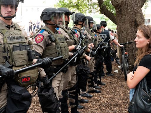 Police clash with pro-Palestine protesters on college campuses in California and Texas