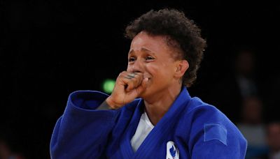 Judo aux JO de Paris 2024 : Amandine Buchard médaillée de bronze en -52 kg