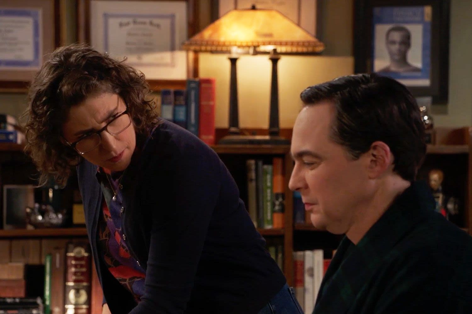 See Jim Parsons and Mayim Bialik Bicker Like an Old Married Couple in 'Young Sheldon' Series Finale (Exclusive)