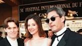 Paul Auster (right) with US actors Willem Dafoe (left) and Mira Sorvino (centre) at Cannes for the screening of "Lulu on the Bridge"