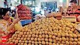 Retailing at Rs 38/kg, potato continues to pinch pockets, sends Kolkata kitchen budgets haywire | Kolkata News - Times of India