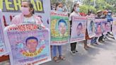 Desaparecidos: Padres de los 43 de Ayotzinapa, citados en el Palacio Nacional
