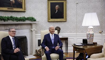 Biden recibe a Starmer en la Casa Blanca: el Reino Unido es el "lazo" que une la OTAN