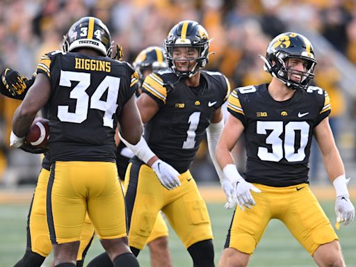 Iowa Hawkeyes inside USA TODAY Sports’ post-spring way-too-early top 25 rankings