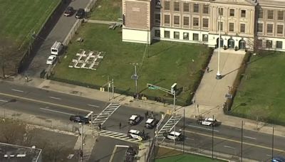 2 students shot outside high school in Newark