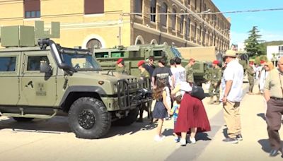 La Academia General Militar de Zaragoza celebra una jornada de puertas abiertas con exhibiciones y un desfile musical