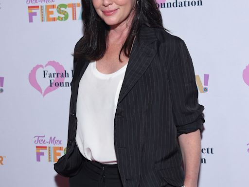 Shannen Doherty, 'Beverly Hills, 90210' star, dies at 53 after cancer battle