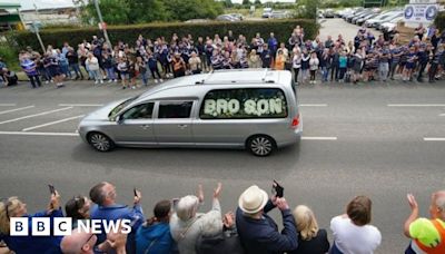 Rob Burrow funeral: Hundreds bid farewell to rugby icon