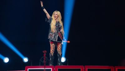 Avril Lavigne Launches “The Greatest Hits” Tour in Vancouver: Video, Photos + Setlist