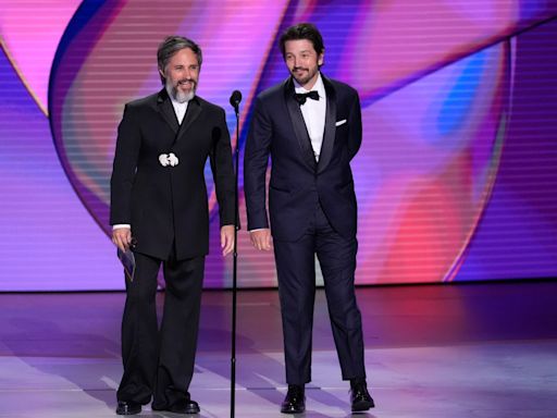 Diego Luna y Gael presentan premio Emmy completamente en español - El Diario NY