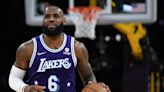 LeBron James pacta extensión de 2 años con Lakers