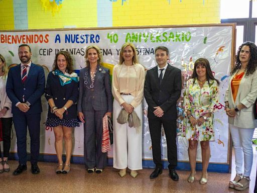 Las infantas Elena y Cristina visitan el colegio de San Sebastián de los Reyes que lleva su nombre