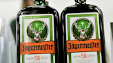 Un hombre muere luego de beber una botella entera de Jagermeister en dos minutos en un vídeo viral