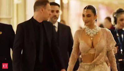 Kim Kardashian posts stunning pictures from Greece: Fans adore her vacation moments and friendship with Jeff Bezos