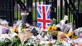 ‘Heartbroken’ members of the public lay flowers at Windsor Castle