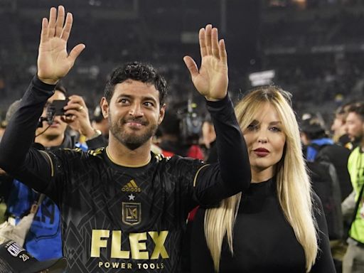 El retiro de Carlos Vela estaría cerca - La Opinión