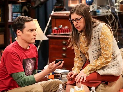 Imagens de Jim Parons e Mayim Bialik no final de ‘Young Sheldon’ são reveladas