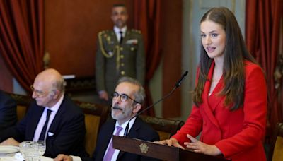 La princesa Leonor se atreve con el portugués en el discurso de su primer viaje oficial: "Quiero brindar por estas magnificas relaciones"