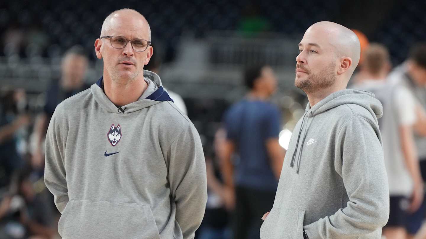 UConn's Dan Hurley Travels With Staff To Visit Coveted 2025 Shooting Guard