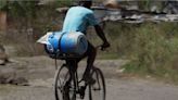 "La situación aquí en La Habana es pésima pero en Santiago es peor": Vendedor de agua