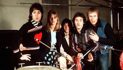 Paul McCartney y Wings fijan fecha para el lanzamiento de su álbum grabado en 1974: “One Hand Clapping”