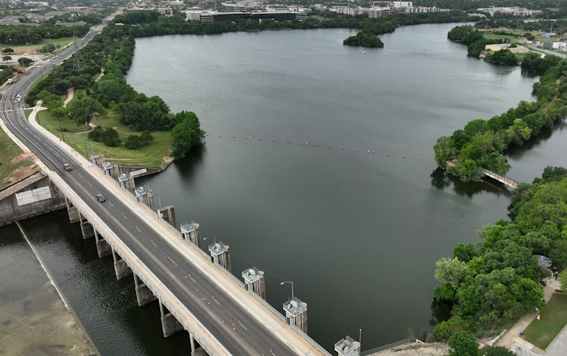 Backed by federal funds, Austin OKs deal to build pedestrian bridge over Lady Bird Lake