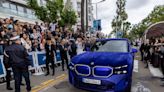 BMW cria SUV com revestimento inusitado para supermodelo; veja