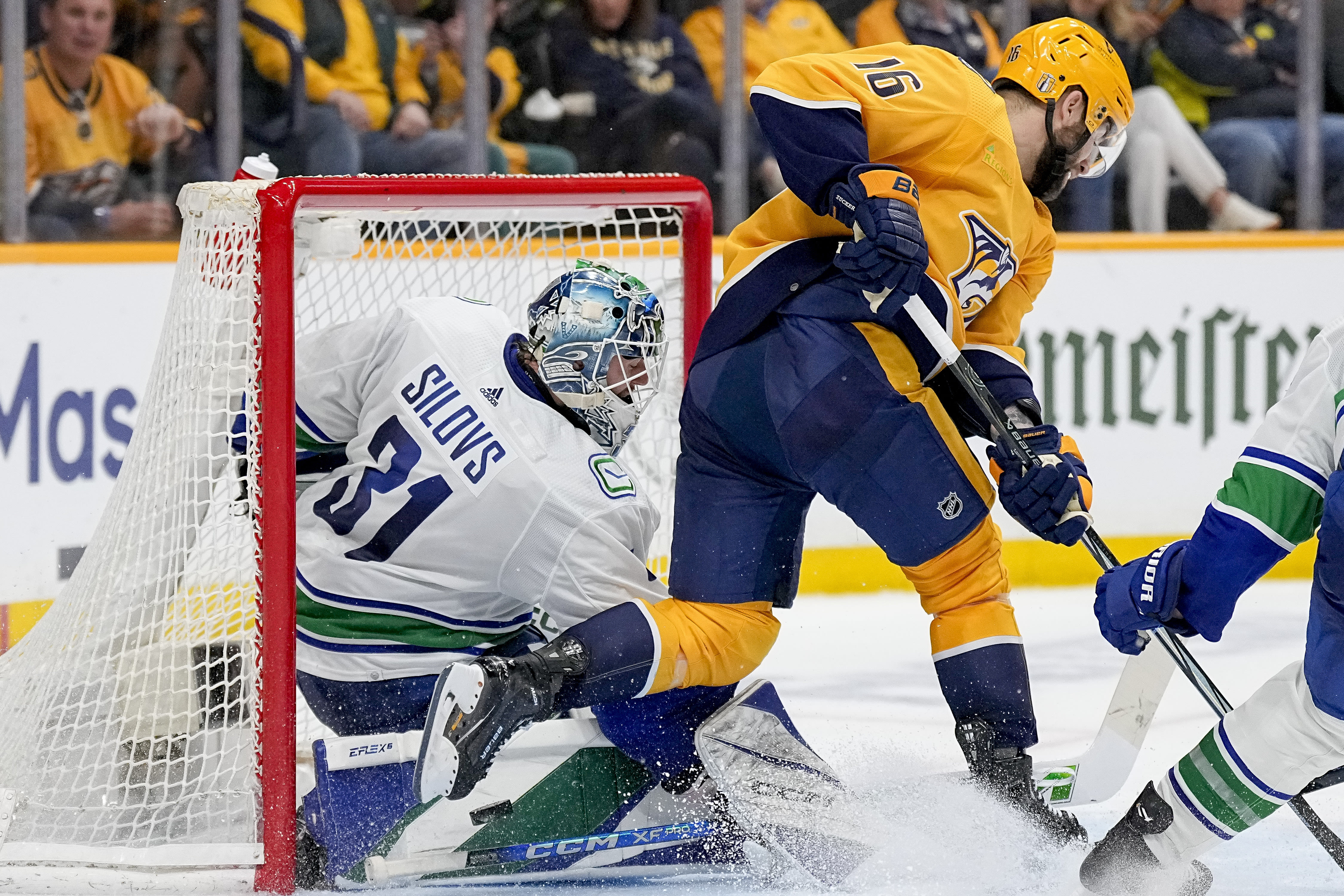 Canucks advance to 2nd round, beating Predators 1-0 in Game 6 on Pius Suter's late goal