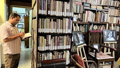 House of poet Sankha Ghosh, who once rented a flat for his book collection, now a library