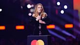 La cantante Adele detiene un concierto ante un grito homófobo: "¿Eres jodidamente estúpido?"
