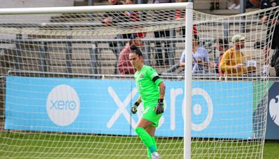 Blackburn Rovers keeper Brooks signs new one-year deal