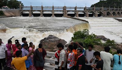 Discharge from Mettur dam increased to 1.50 lakh cusecs