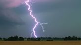 Blitzeinschlag, Stromausfall und Unfälle wegen Gewitter