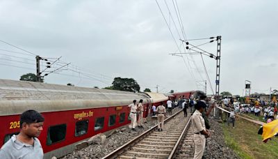 Mumbai-Howrah Train Accident: 2 Killed As 18 Coaches Derail In Jharkhand