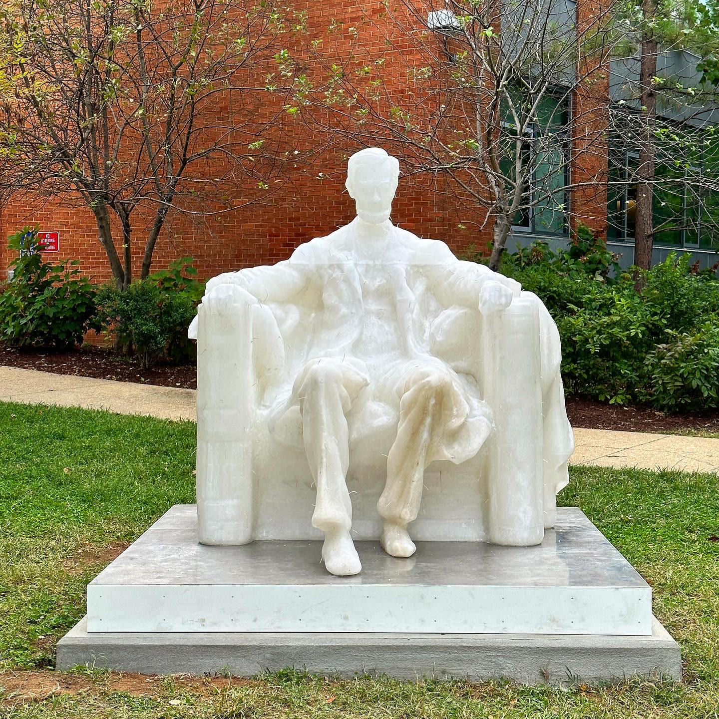 Searing heat wave melts Abraham Lincoln