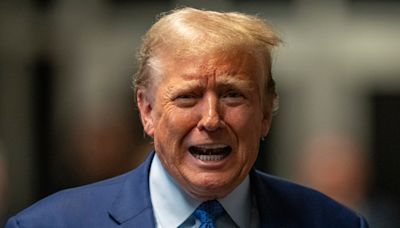 Trump critica a los judíos demócratas mientras ataca a Biden por su amenaza de retener armas a Israel - La Opinión