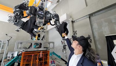 Giant Humanoid Robots Start Working On Japan's Railways To Ease Labor Shortages