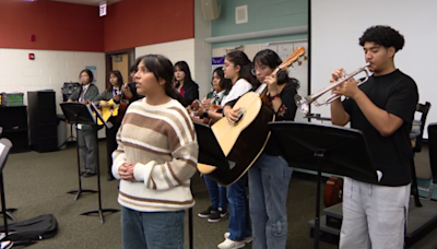 Chicago educator teaches the next generation of mariachis a rich tradition