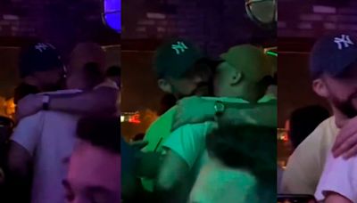 Captan a Bad Bunny en un bar de Texas dándole un beso a otro hombre