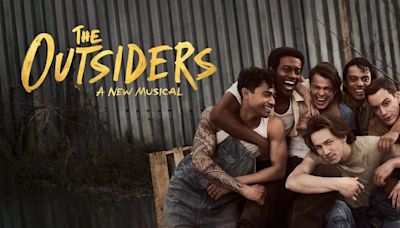 Así es ‘The Outsiders’, la obra que ha ganado el premio a Mejor Musical y que está producido por Angelina Jolie y su hija