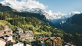 Überfülltes Schweizer Dorf erwägt Eintrittsgebühr nach venezianischem Vorbild für Besucher, die mit dem Auto anreisen