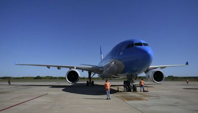 Los controladores aéreos amenazan con parar 18 días y ponen en jaque al sector