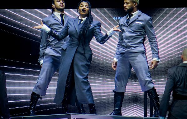 Janet Jackson charms crowd with 40 years of hits and moves (photos)