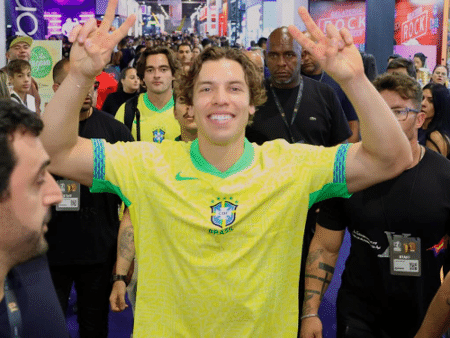 Filho de Arnold se encanta com Brasil, 'vira' Palmeiras e mira Hollywood